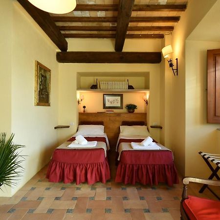 Castello Costaguti Hotel Roccalvecce Bagian luar foto