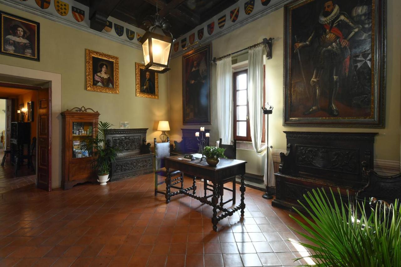 Castello Costaguti Hotel Roccalvecce Bagian luar foto
