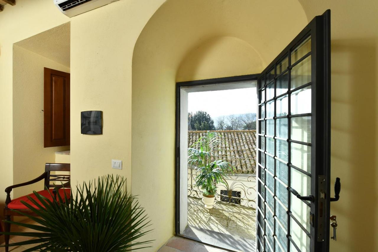Castello Costaguti Hotel Roccalvecce Bagian luar foto
