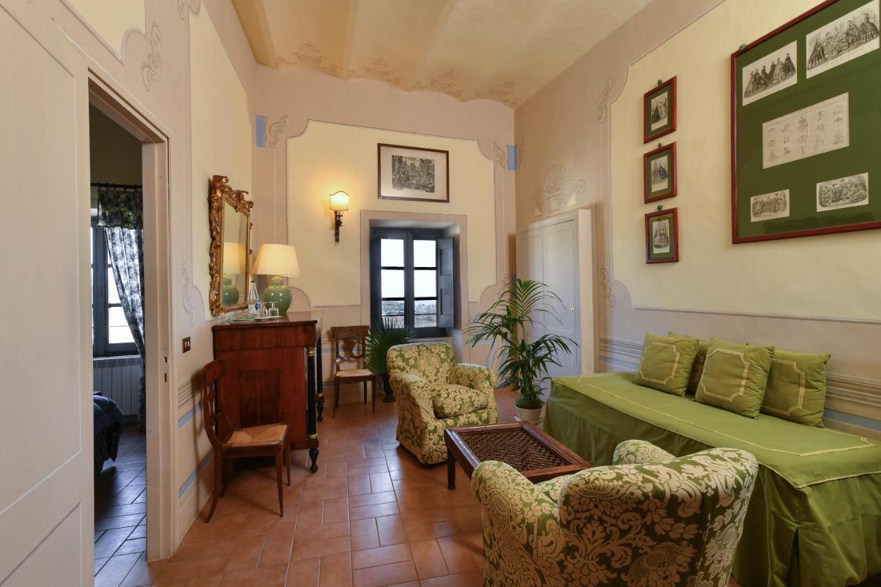 Castello Costaguti Hotel Roccalvecce Bagian luar foto