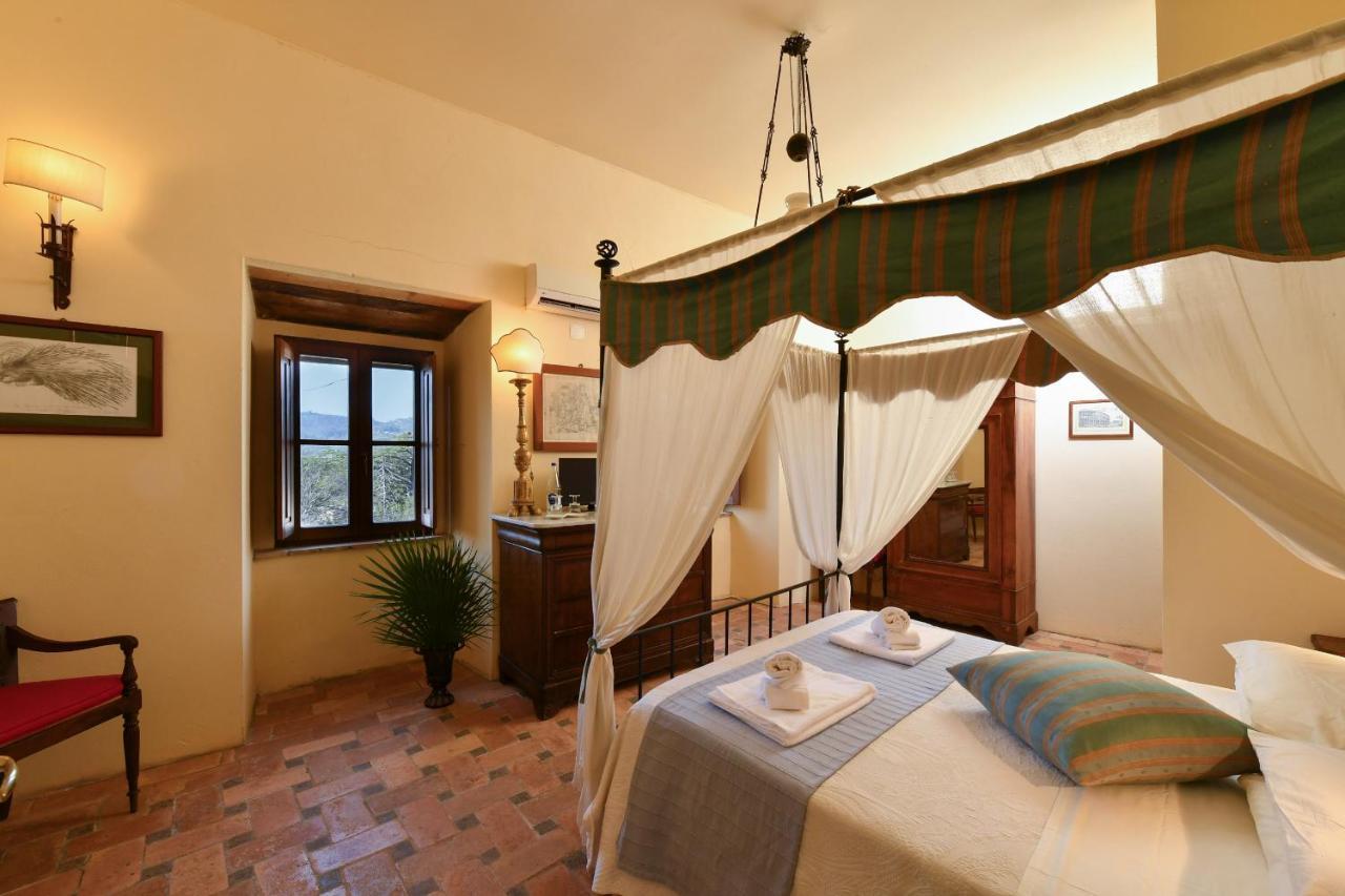 Castello Costaguti Hotel Roccalvecce Bagian luar foto