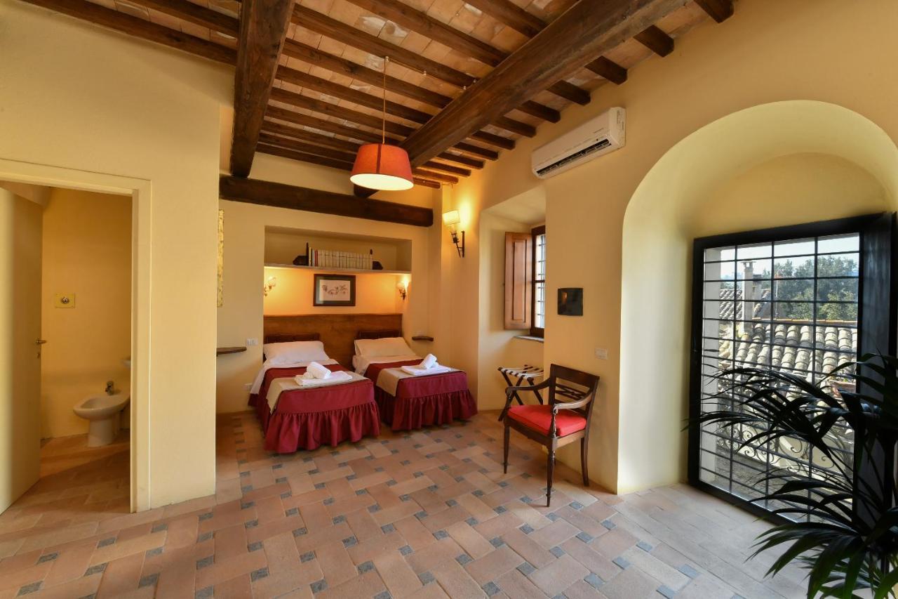 Castello Costaguti Hotel Roccalvecce Bagian luar foto