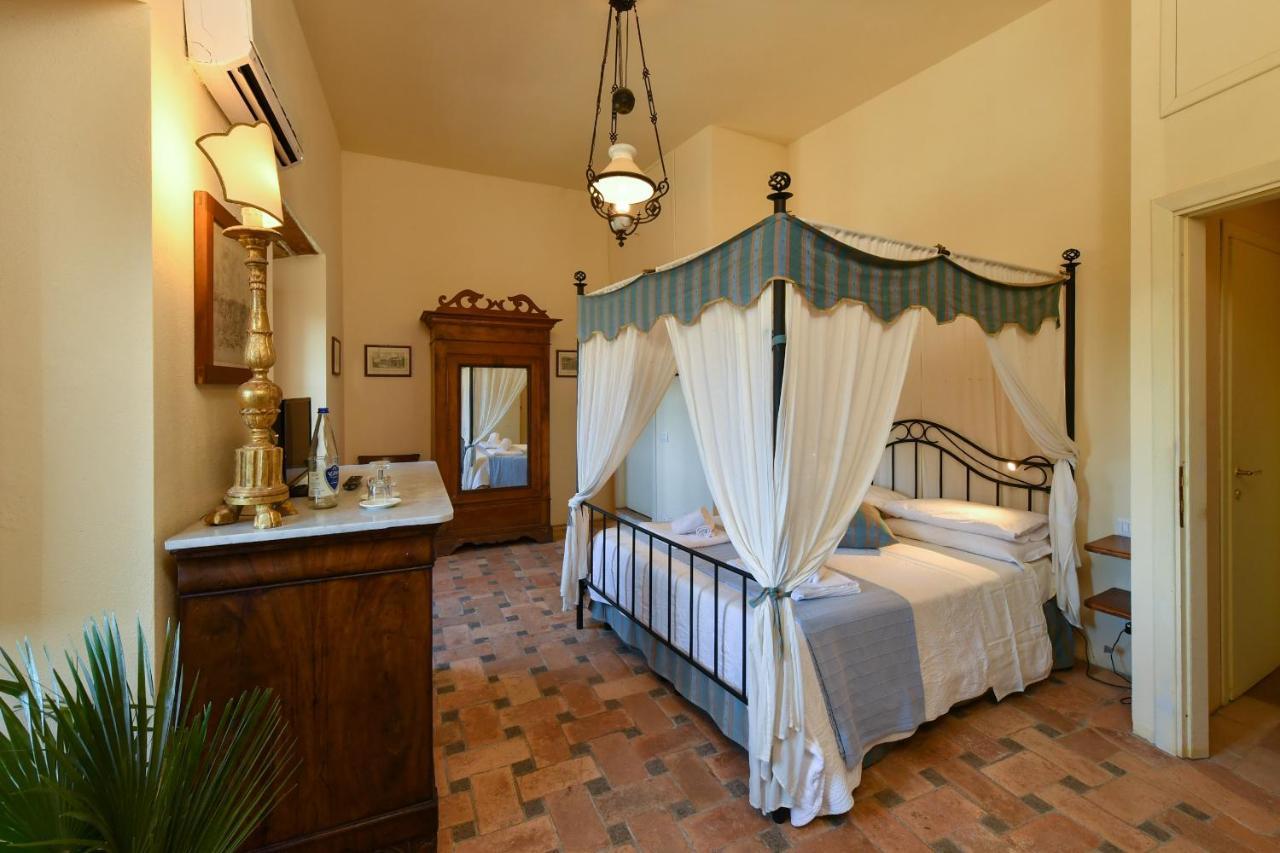 Castello Costaguti Hotel Roccalvecce Bagian luar foto