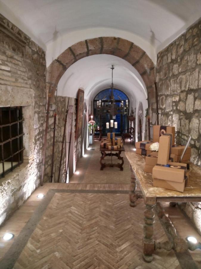 Castello Costaguti Hotel Roccalvecce Bagian luar foto