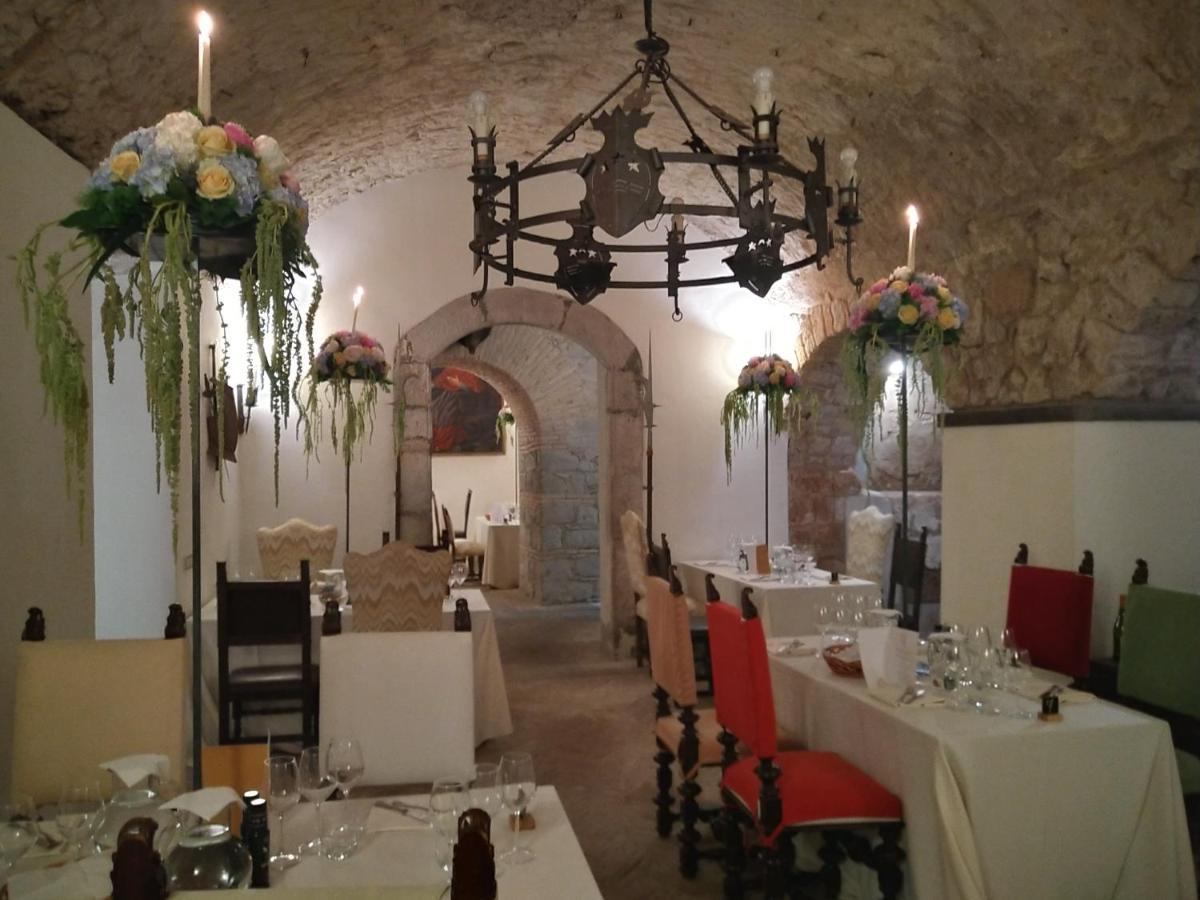 Castello Costaguti Hotel Roccalvecce Bagian luar foto