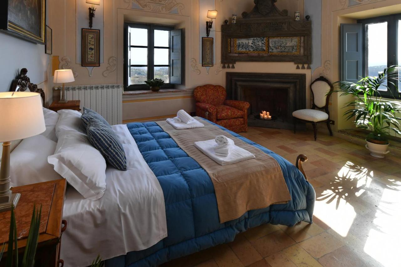 Castello Costaguti Hotel Roccalvecce Bagian luar foto