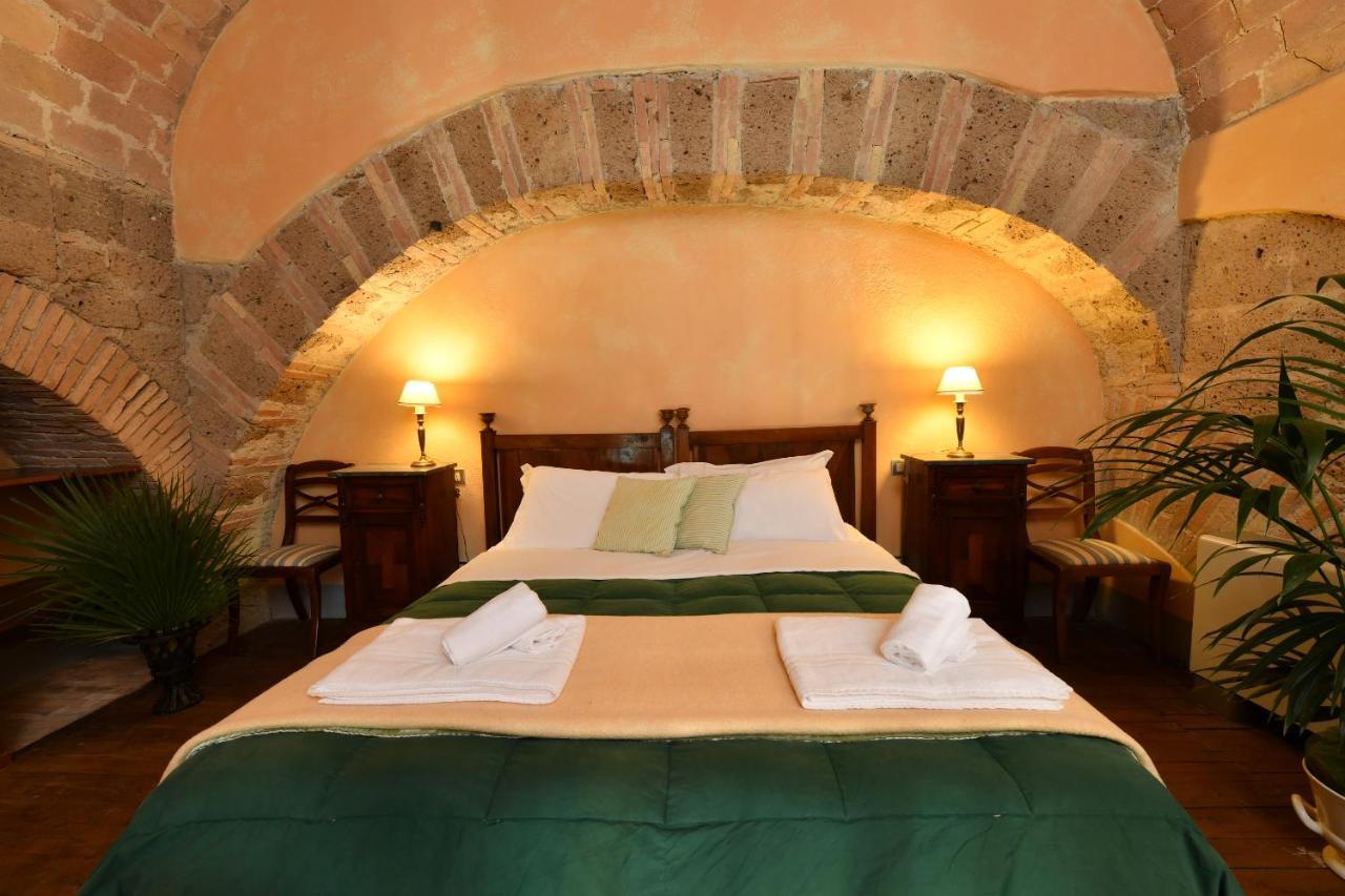 Castello Costaguti Hotel Roccalvecce Bagian luar foto