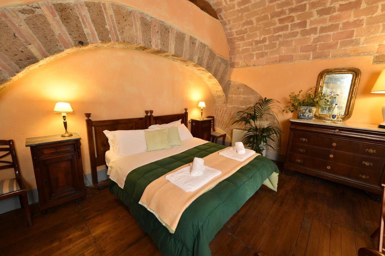 Castello Costaguti Hotel Roccalvecce Bagian luar foto