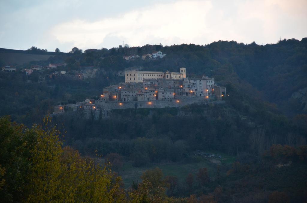 Castello Costaguti Hotel Roccalvecce Bagian luar foto