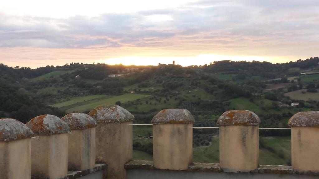 Castello Costaguti Hotel Roccalvecce Bagian luar foto